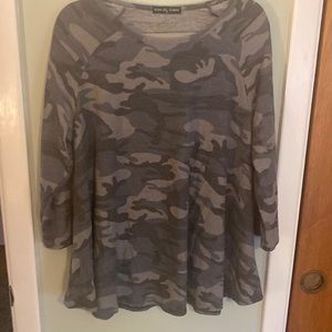 Kim & Cami 1XL camo long sleeve shirt